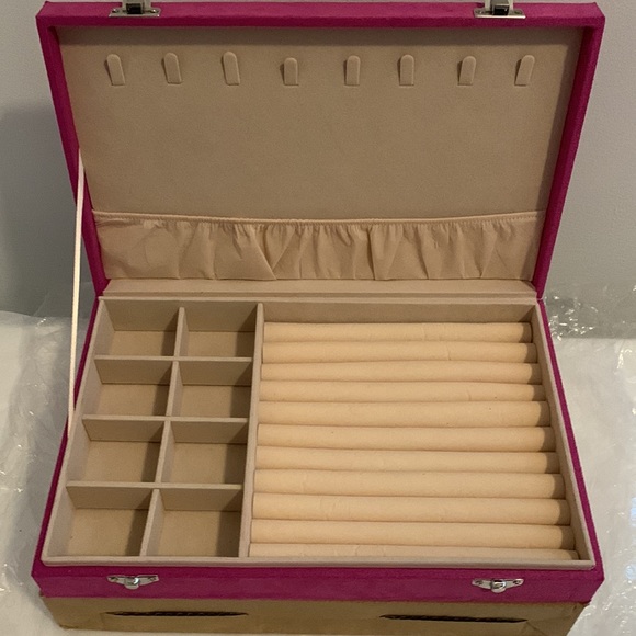 JEWELRY BOX, VELVET, ANTI-TARNISHING, SIZE 11.4”Lx7.3”Wx2”H